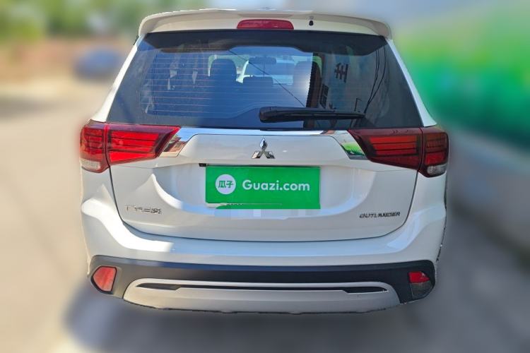 Used Mitsubishi Outlander 2020 2.0L Two-Wheel Drive Comfort Edition 7-Seater Rear