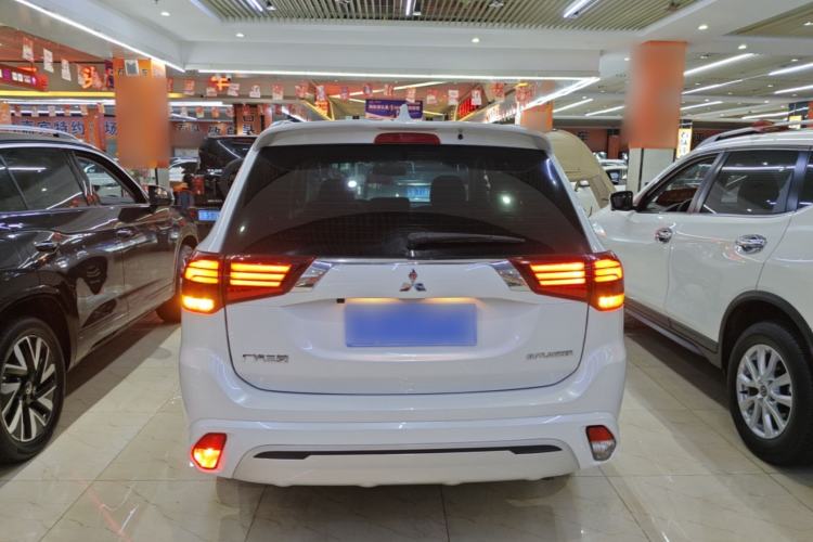 Used Mitsubishi Outlander 2020 2.0L Two-Wheel Drive Enjoyment Version 5 Seats Rear