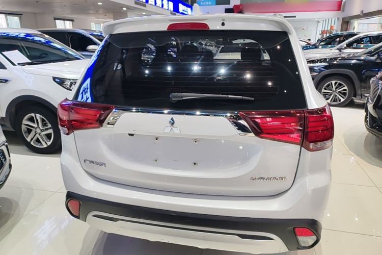 Used Mitsubishi Outlander 2020 2.0L Two-Wheel Drive Comfort Edition 7-Seater Rear