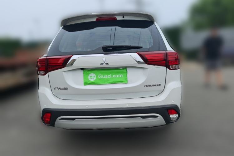 Used Mitsubishi Outlander 2020 2.0L Two-Wheel Drive Enjoyment Version 5 Seats Rear