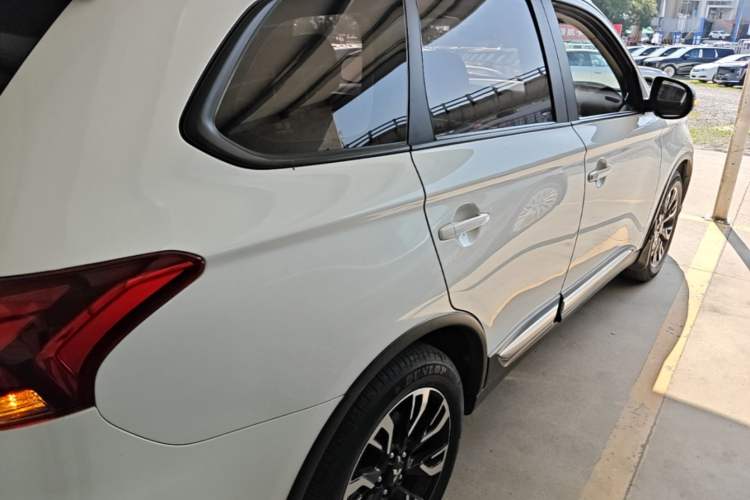 Used Mitsubishi Outlander 2020 2.0L Two-Wheel Drive Enjoyment Version 5 Seats Rear Right 45 Deg