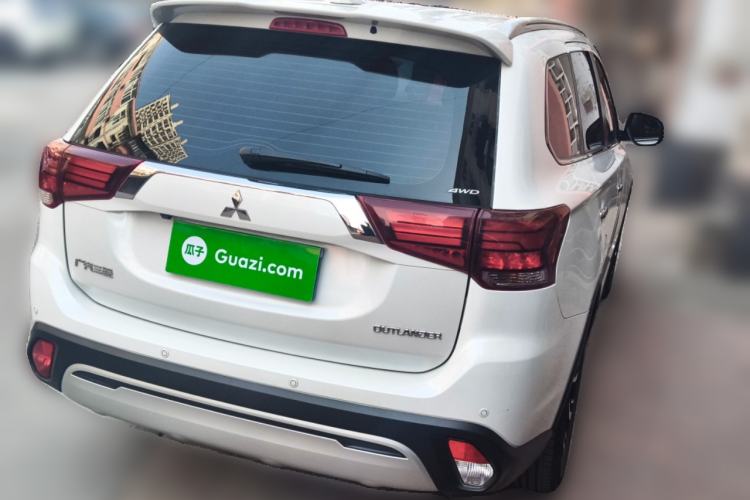 Used Mitsubishi Outlander 2020 2.4L 4x4 Zhi Xiang Edition 5 Seats Rear Right 45 Deg
