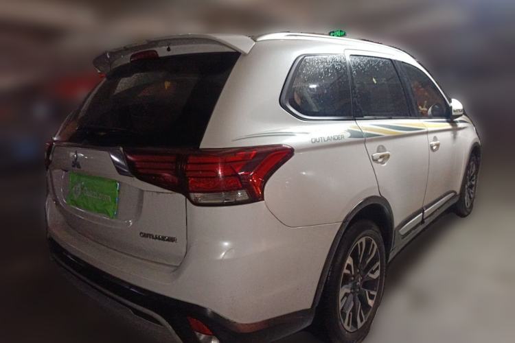 Used Mitsubishi Outlander 2020 2.0L Two-Wheel Drive Comfort Edition 7-Seater Rear Right 45 Deg