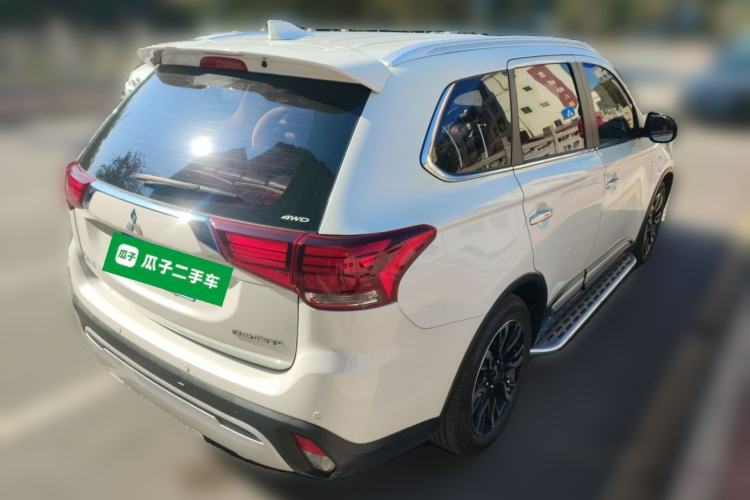 Used Mitsubishi Outlander 2020 2.4L 4x4 Zhi Xiang Edition 7-Seater Rear Right 45 Deg