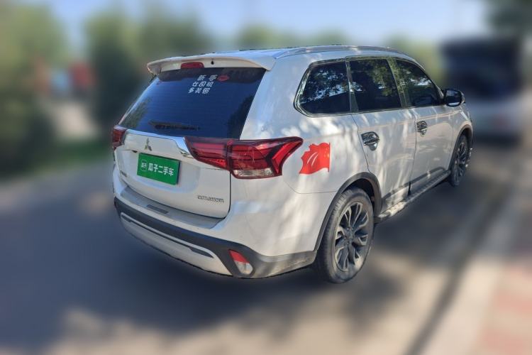 Used Mitsubishi Outlander 2020 2.0L Two-Wheel Drive Comfort Edition 7-Seater Rear Right 45 Deg