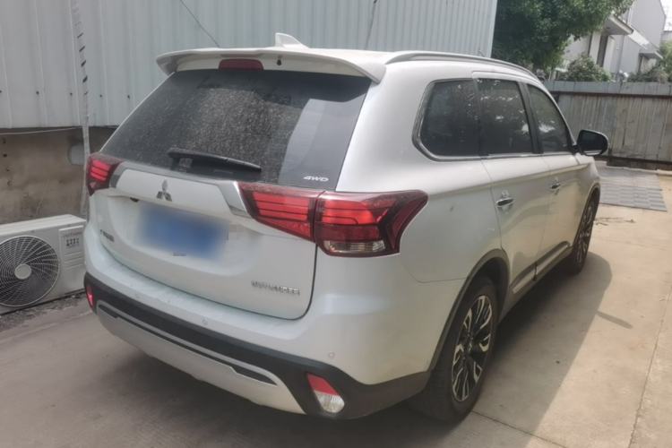 Used Mitsubishi Outlander 2020 2.4L 4x4 Zhi Xiang Edition 5 Seats Rear Right 45 Deg