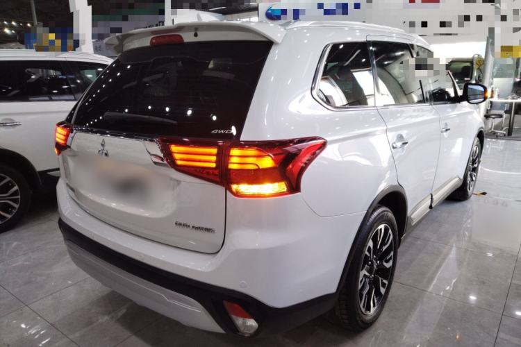 Used Mitsubishi Outlander 2020 2.4L 4x4 Zhi Xiang Edition 5 Seats Rear Right 45 Deg