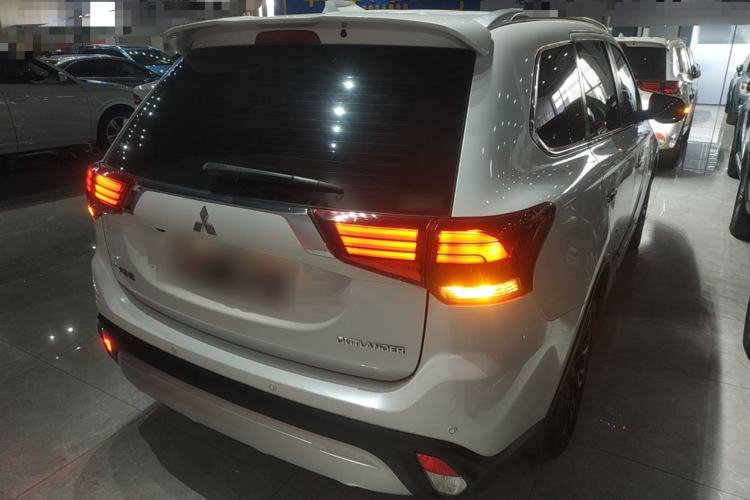 Used Mitsubishi Outlander 2020 2.4L 4x4 Zhi Xiang Edition 5 Seats Rear Right 45 Deg