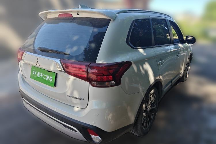 Used Mitsubishi Outlander 2020 2.0L Two-Wheel Drive Enjoyment Version 5 Seats Rear Right 45 Deg