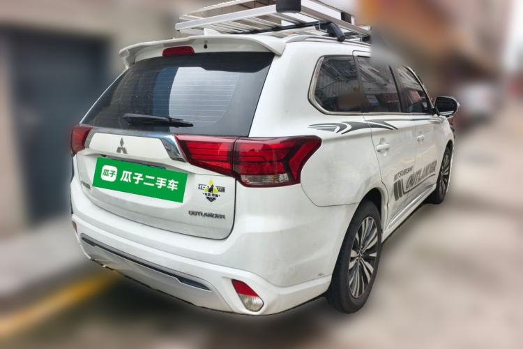 Used Mitsubishi Outlander 2020 2.0L Two-Wheel Drive Comfort Edition 7-Seater Rear Right 45 Deg