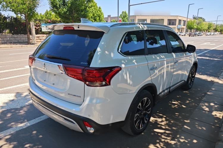 Used Mitsubishi Outlander 2020 2.4L 4x4 Zhi Xiang Edition 7-Seater Rear Right 45 Deg