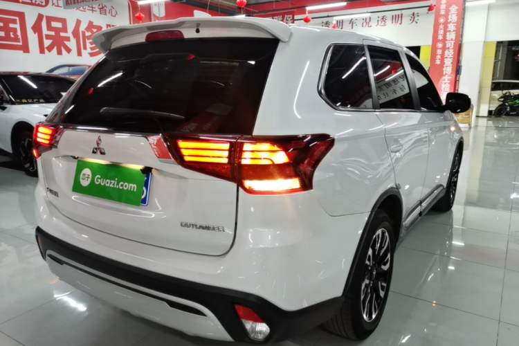Used Mitsubishi Outlander 2020 2.0L Two-Wheel Drive Comfort Edition 5 Seats Rear Right 45 Deg
