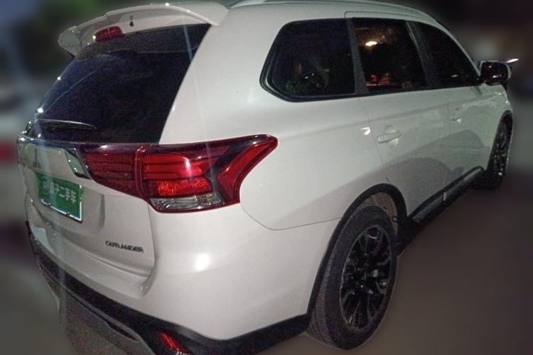 Used Mitsubishi Outlander 2020 2.0L Two-Wheel Drive Comfort Edition 7-Seater Rear Right 45 Deg