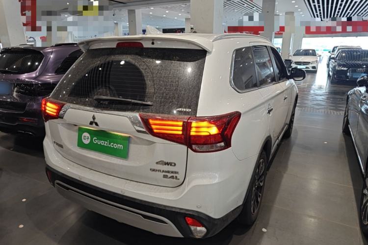 Used Mitsubishi Outlander 2020 2.4L 4x4 Zhi Xiang Edition 5 Seats Rear Right 45 Deg