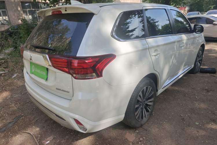 Used Mitsubishi Outlander 2020 2.0L Two-Wheel Drive Comfort Edition 5 Seats Rear Right 45 Deg