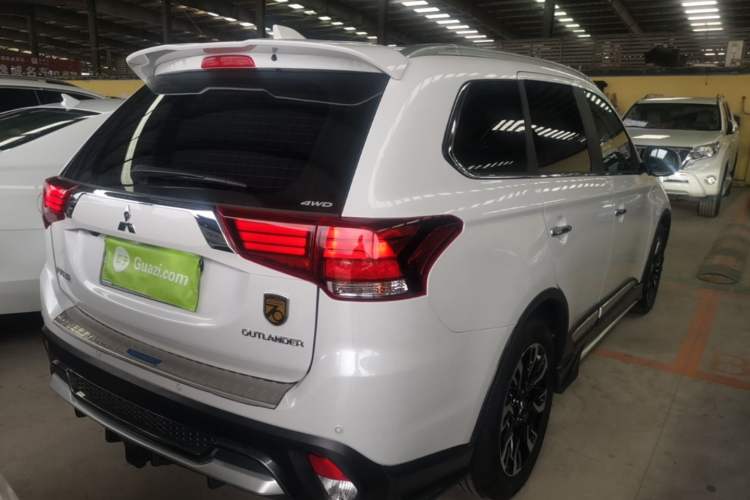 Used Mitsubishi Outlander 2020 2.4L 4x4 Zhi Xiang Edition 5 Seats Rear Right 45 Deg