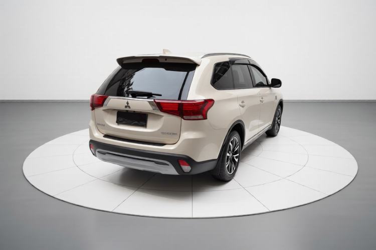 Used Mitsubishi Outlander 2020 2.0L Two-Wheel Drive Enjoyment Version 5 Seats Rear Right 45 Deg