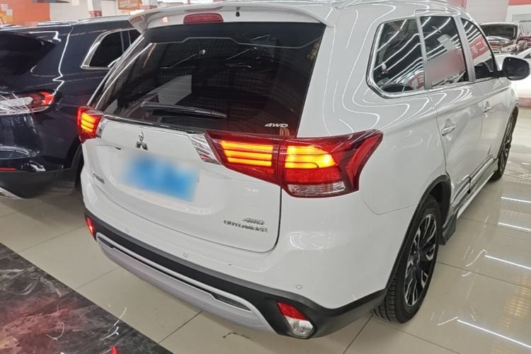 Used Mitsubishi Outlander 2020 2.4L 4x4 Zhi Xiang Edition 5 Seats Rear Right 45 Deg