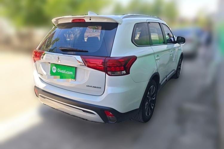 Used Mitsubishi Outlander 2020 2.0L Two-Wheel Drive Comfort Edition 7-Seater Rear Right 45 Deg