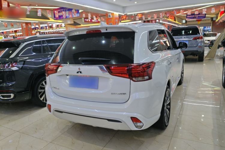 Used Mitsubishi Outlander 2020 2.0L Two-Wheel Drive Enjoyment Version 5 Seats Rear Right 45 Deg