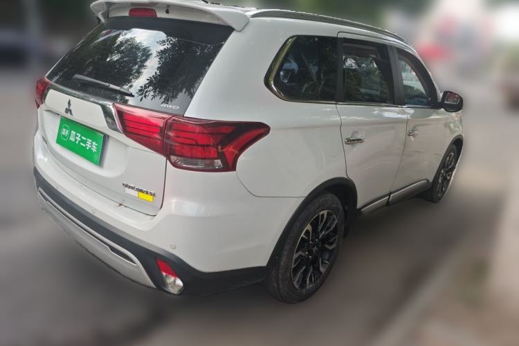 Used Mitsubishi Outlander 2020 2.4L 4x4 Zhi Xiang Edition 5 Seats Rear Right 45 Deg