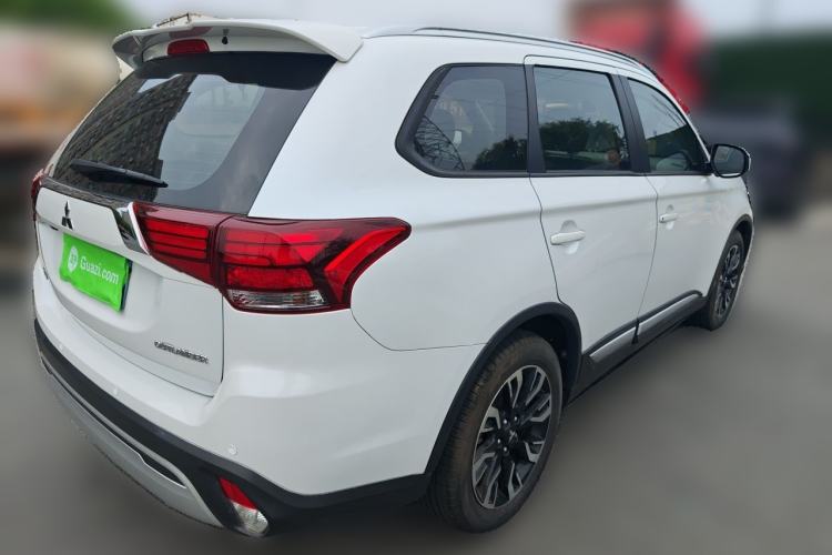 Used Mitsubishi Outlander 2020 2.0L Two-Wheel Drive Enjoyment Version 5 Seats Rear Right 45 Deg