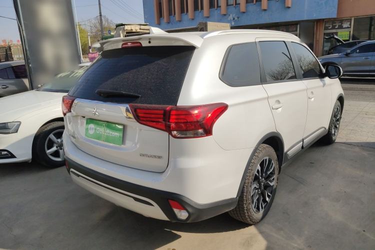 Used Mitsubishi Outlander 2020 2.0L Two-Wheel Drive Enjoyment Version 5 Seats Rear Right 45 Deg
