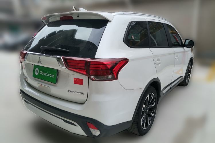 Used Mitsubishi Outlander 2020 2.0L Two-Wheel Drive Enjoyment Version 5 Seats Rear Right 45 Deg