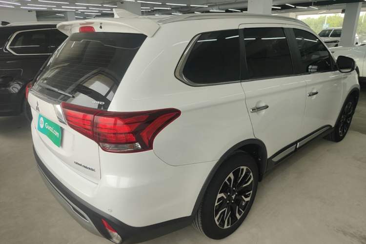 Used Mitsubishi Outlander 2020 2.4L 4x4 Zhi Xiang Edition 7-Seater Rear Right 45 Deg