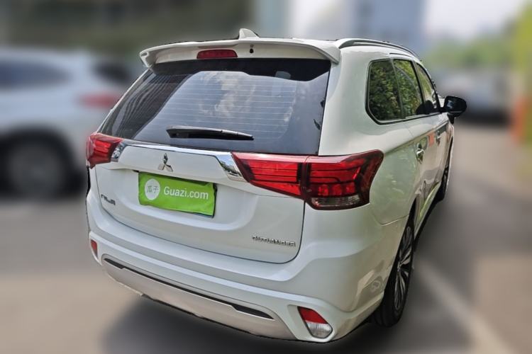 Used Mitsubishi Outlander 2020 2.0L Two-Wheel Drive Comfort Edition 7-Seater Rear Right 45 Deg