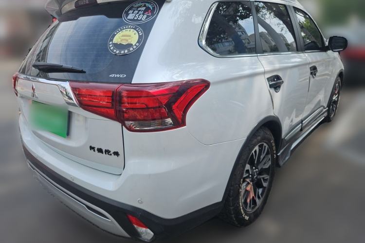 Used Mitsubishi Outlander 2020 2.4L 4x4 Zhi Xiang Edition 7-Seater Rear Right 45 Deg