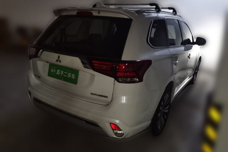 Used Mitsubishi Outlander 2020 2.0L Two-Wheel Drive Comfort Edition 7-Seater Rear Right 45 Deg
