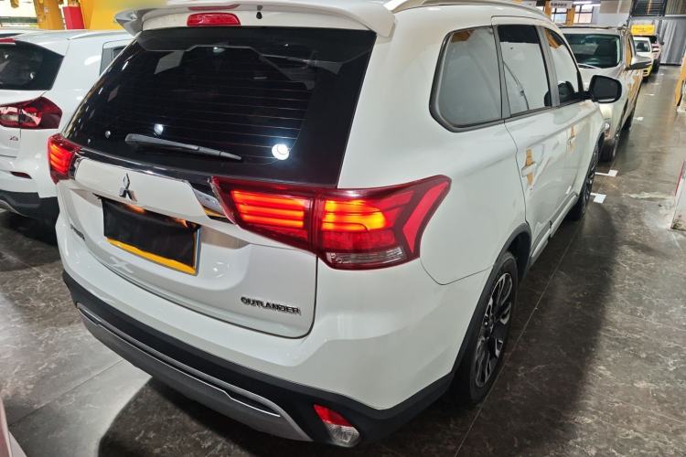 Used Mitsubishi Outlander 2020 2.0L Two-Wheel Drive Enjoyment Version 5 Seats Rear Right 45 Deg