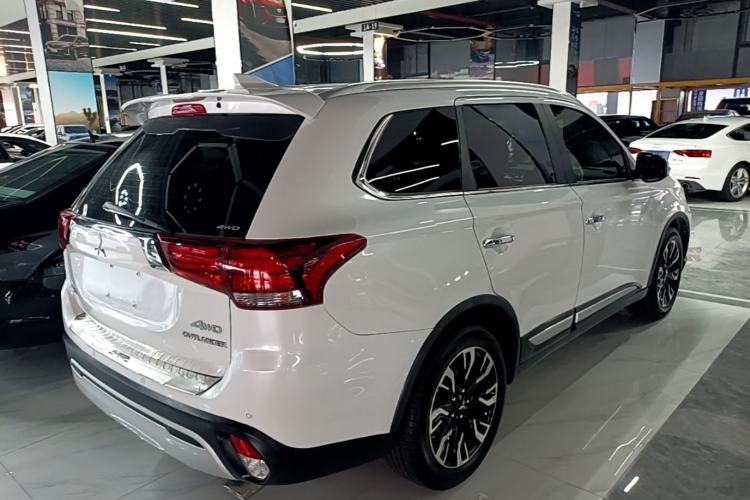 Used Mitsubishi Outlander 2020 2.4L 4x4 Zhi Xiang Edition 7-Seater Rear Right 45 Deg