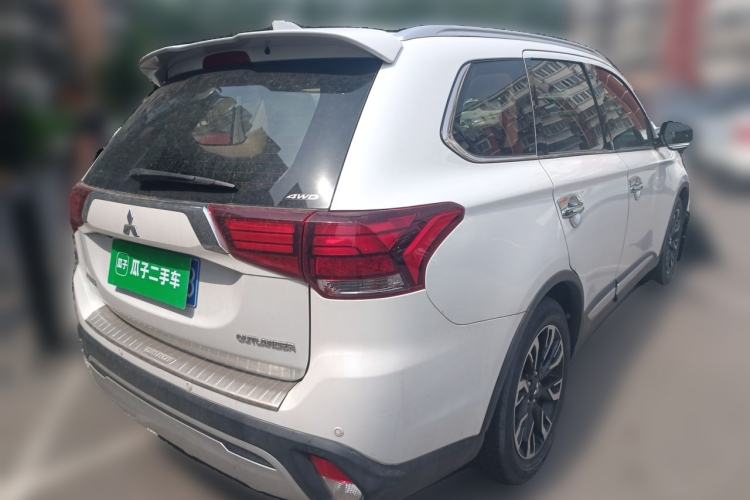 Used Mitsubishi Outlander 2020 2.4L 4x4 Zhi Xiang Edition 5 Seats Rear Right 45 Deg