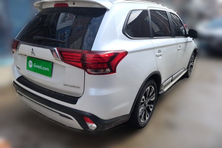 Used Mitsubishi Outlander 2020 2.0L Two-Wheel Drive Enjoyment Version 5 Seats Rear Right 45 Deg
