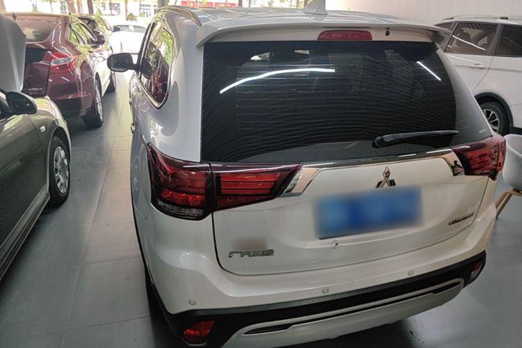 Used Mitsubishi Outlander 2020 2.4L 4x4 Zhi Xiang Edition 7-Seater Rear