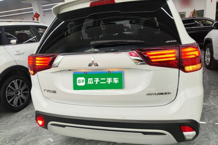 Used Mitsubishi Outlander 2020 2.4L 4x4 Zhi Xiang Edition 7-Seater Rear