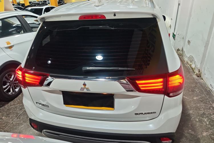 Used Mitsubishi Outlander 2020 2.0L Two-Wheel Drive Enjoyment Version 5 Seats Rear