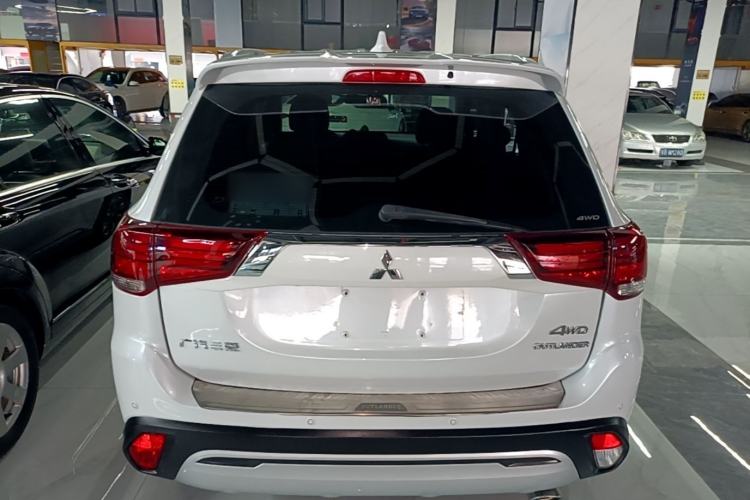 Used Mitsubishi Outlander 2020 2.4L 4x4 Zhi Xiang Edition 7-Seater Rear