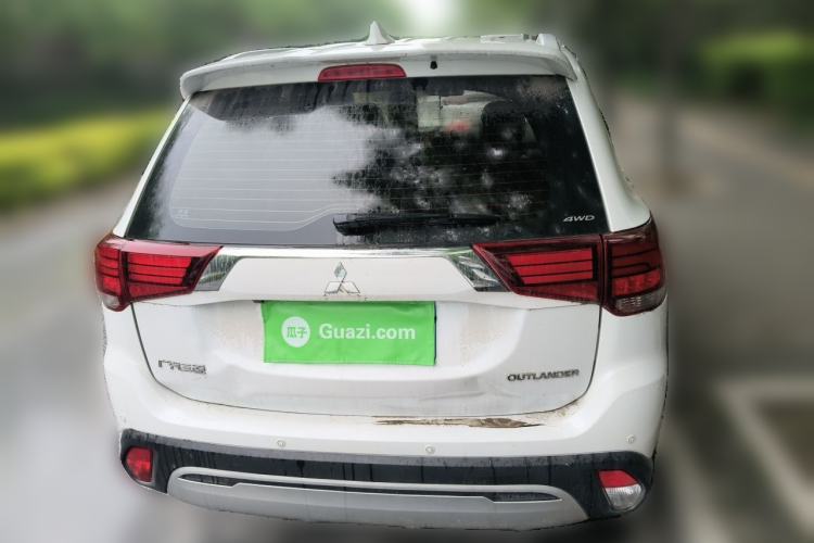 Used Mitsubishi Outlander 2020 2.4L 4x4 Zhi Xiang Edition 5 Seats Rear