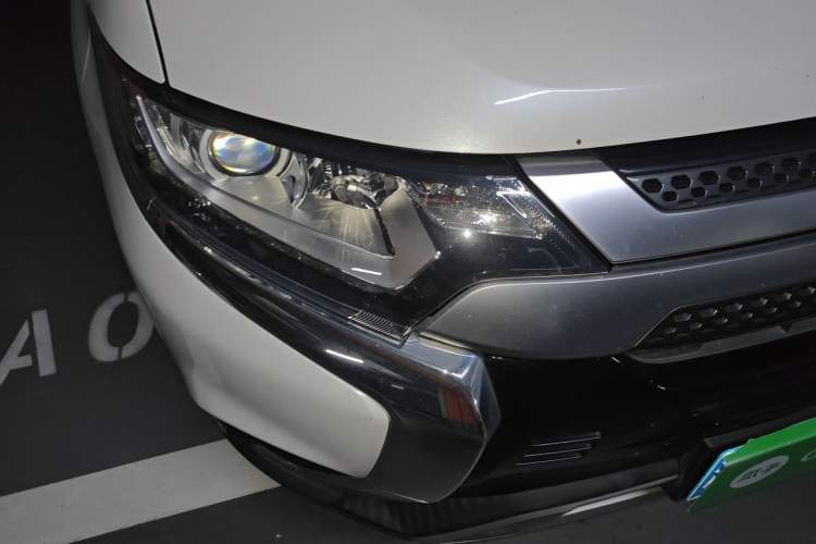 Used Mitsubishi Outlander 2020 2.0L Two-Wheel Drive Comfort Edition 7-Seater Right Front Headlight