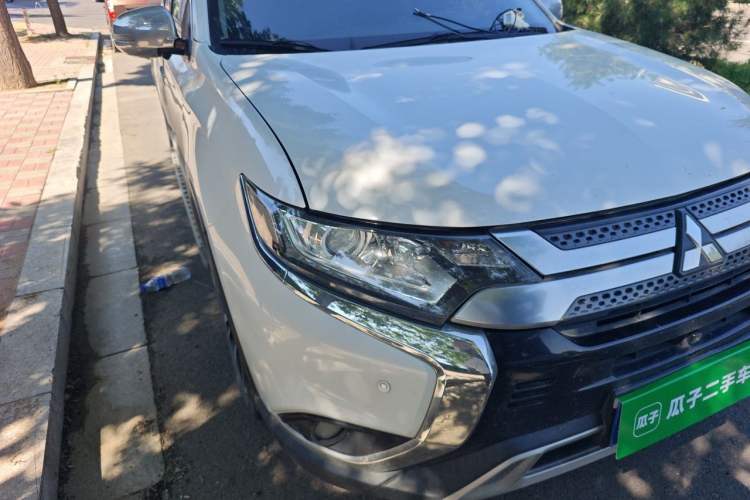 Used Mitsubishi Outlander 2020 2.0L Two-Wheel Drive Comfort Edition 7-Seater Right Front Headlight