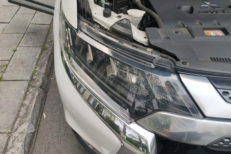 Used Mitsubishi Outlander 2020 2.4L 4x4 Zhi Xiang Edition 5 Seats Right Front Headlight