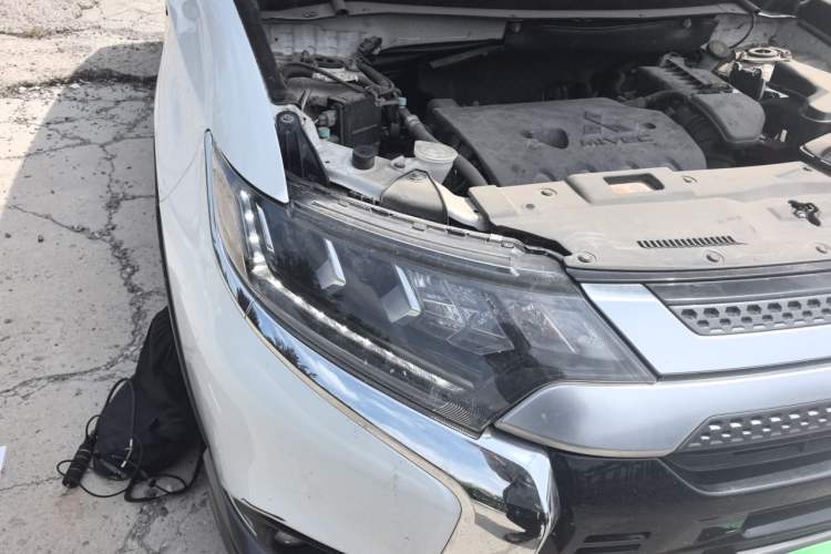 Used Mitsubishi Outlander 2020 2.4L 4x4 Zhi Xiang Edition 5 Seats Right Front Headlight