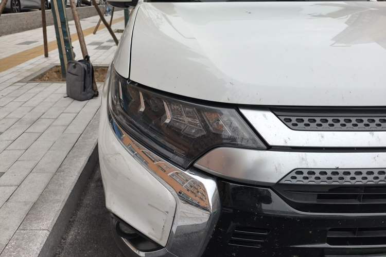 Used Mitsubishi Outlander 2020 2.4L 4x4 Zhi Xiang Edition 5 Seats Right Front Headlight