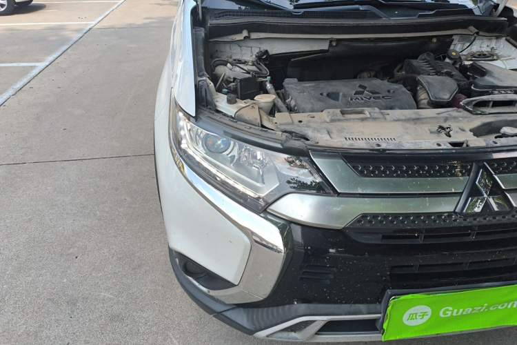 Used Mitsubishi Outlander 2020 2.0L Two-Wheel Drive Comfort Edition 5 Seats Right Front Headlight