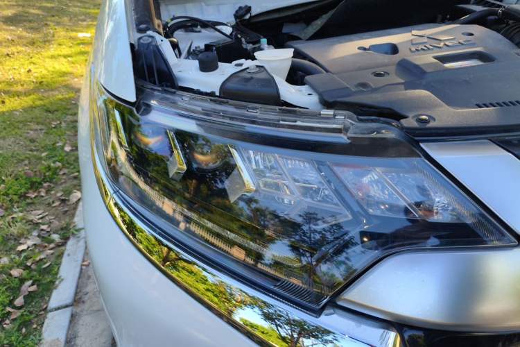 Used Mitsubishi Outlander 2020 2.4L 4x4 Zhi Xiang Edition 5 Seats Right Front Headlight
