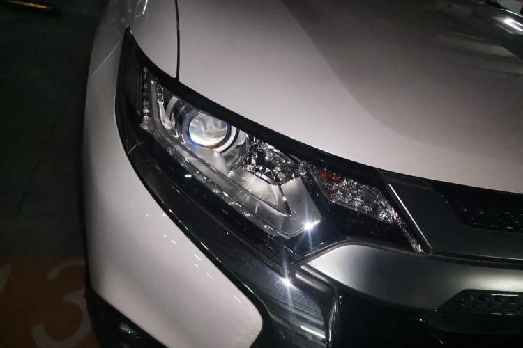 Used Mitsubishi Outlander 2020 2.0L Two-Wheel Drive Comfort Edition 7-Seater Right Front Headlight