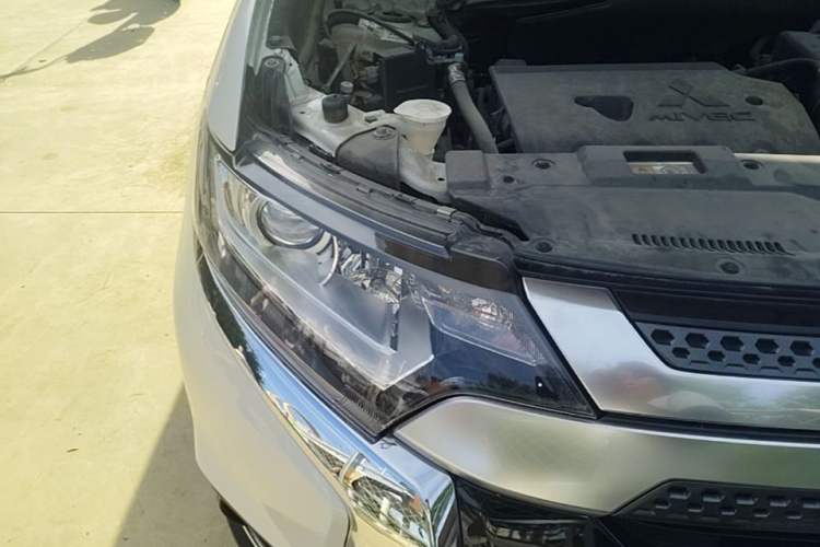 Used Mitsubishi Outlander 2020 2.0L Two-Wheel Drive Comfort Edition 5 Seats Right Front Headlight